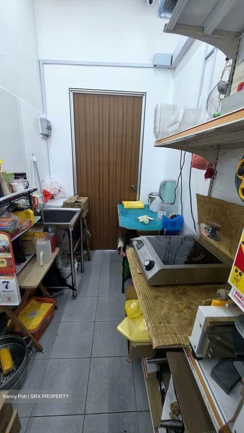 Tampines Street 81 (D18), Shop House #562453811